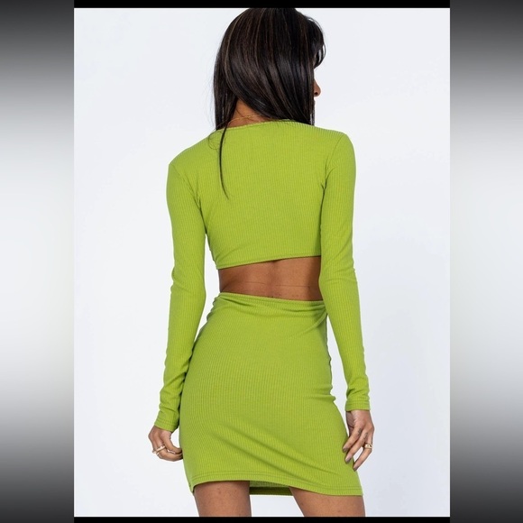 NWT PRINCESS POLLY- SIZE 8 Green open back long sleeve dress - Picture 2 of 3